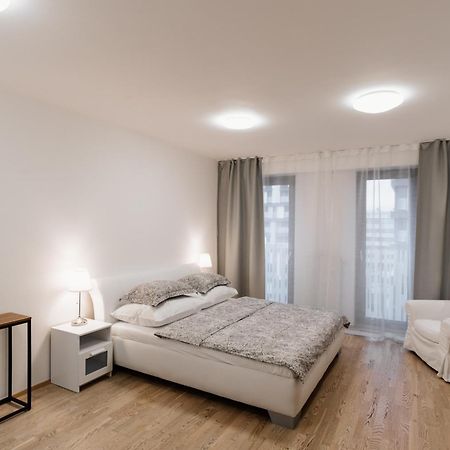 Garden Towers Apartment Прага Екстериор снимка