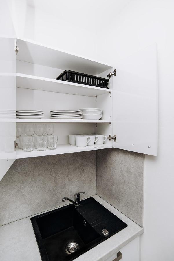 Garden Towers Apartment Прага Екстериор снимка