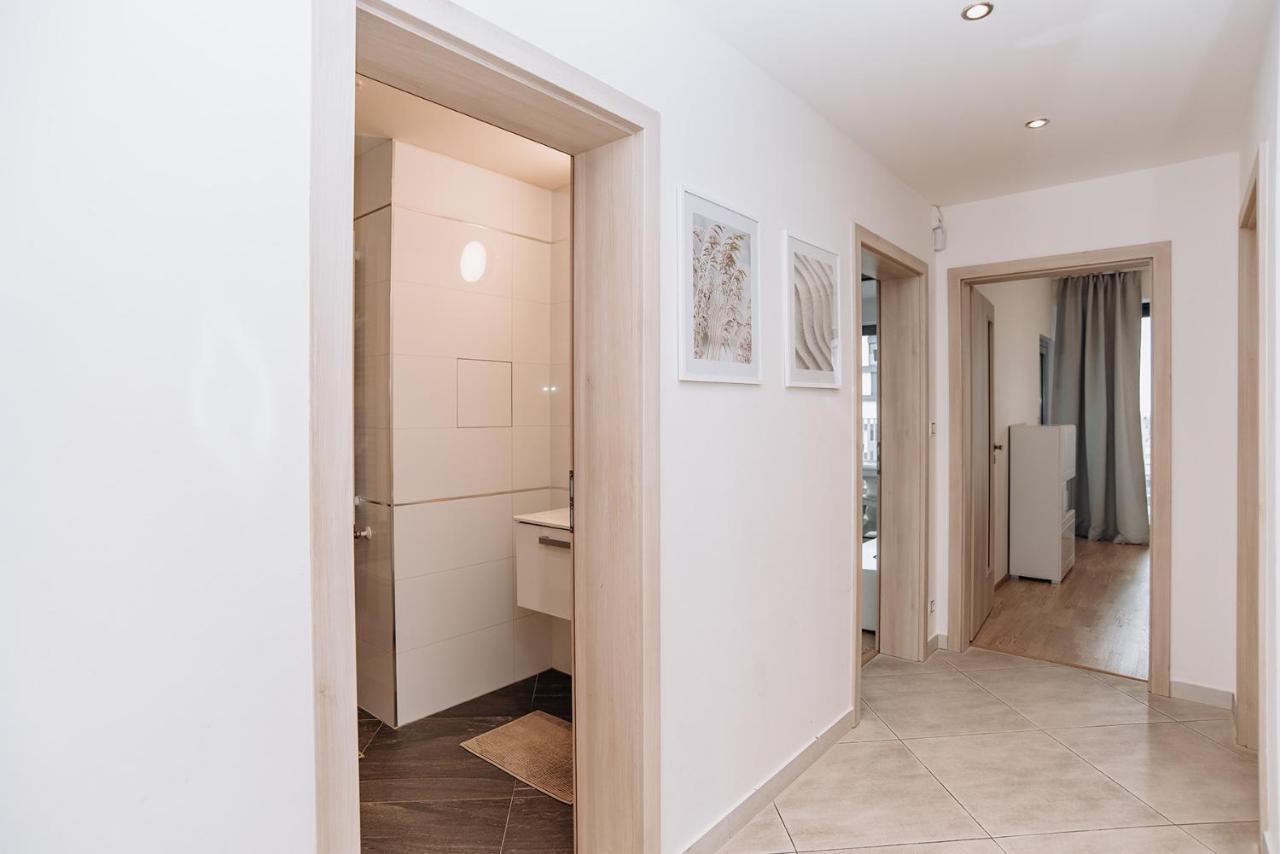 Garden Towers Apartment Прага Екстериор снимка