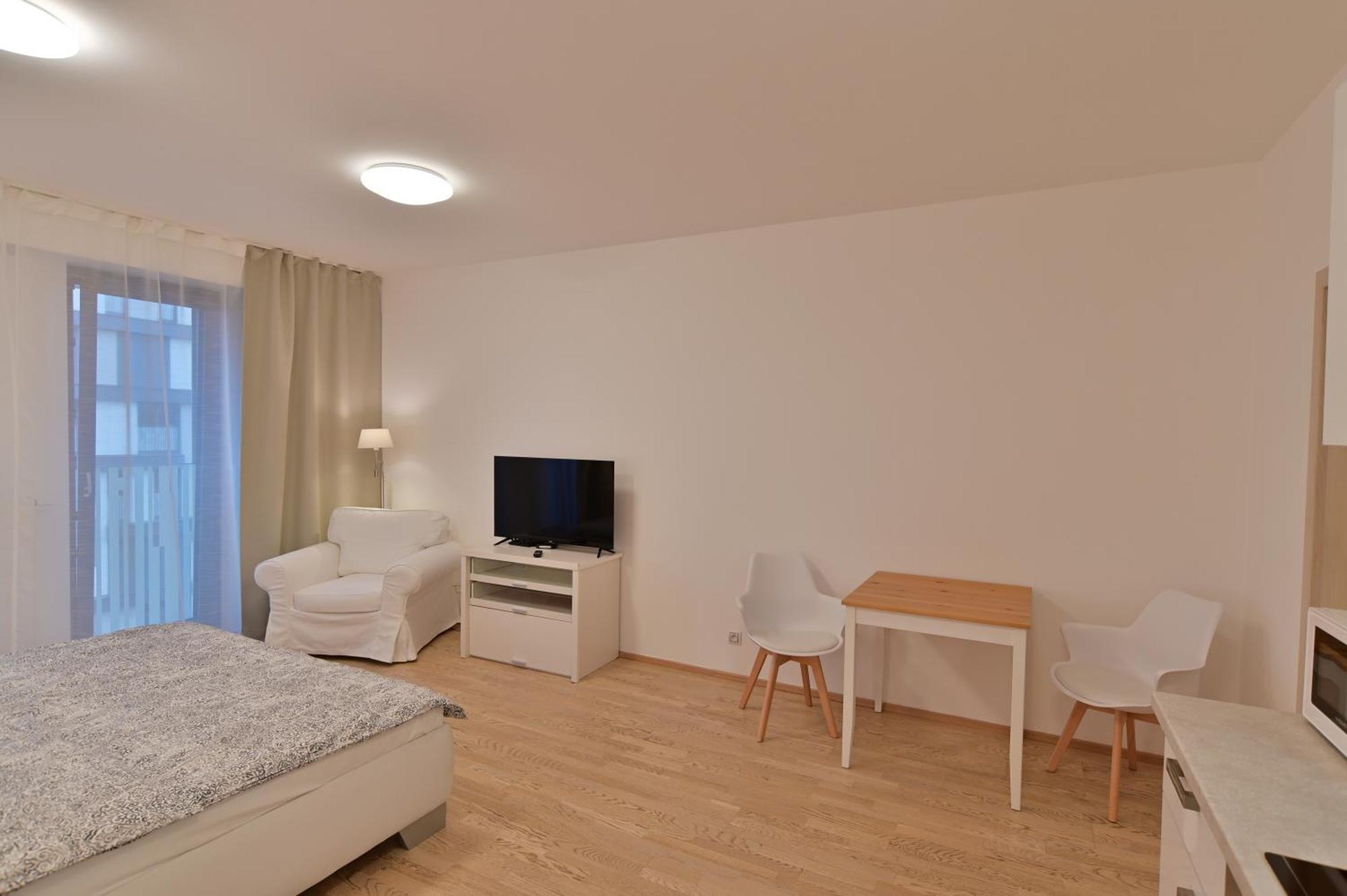 Garden Towers Apartment Прага Екстериор снимка