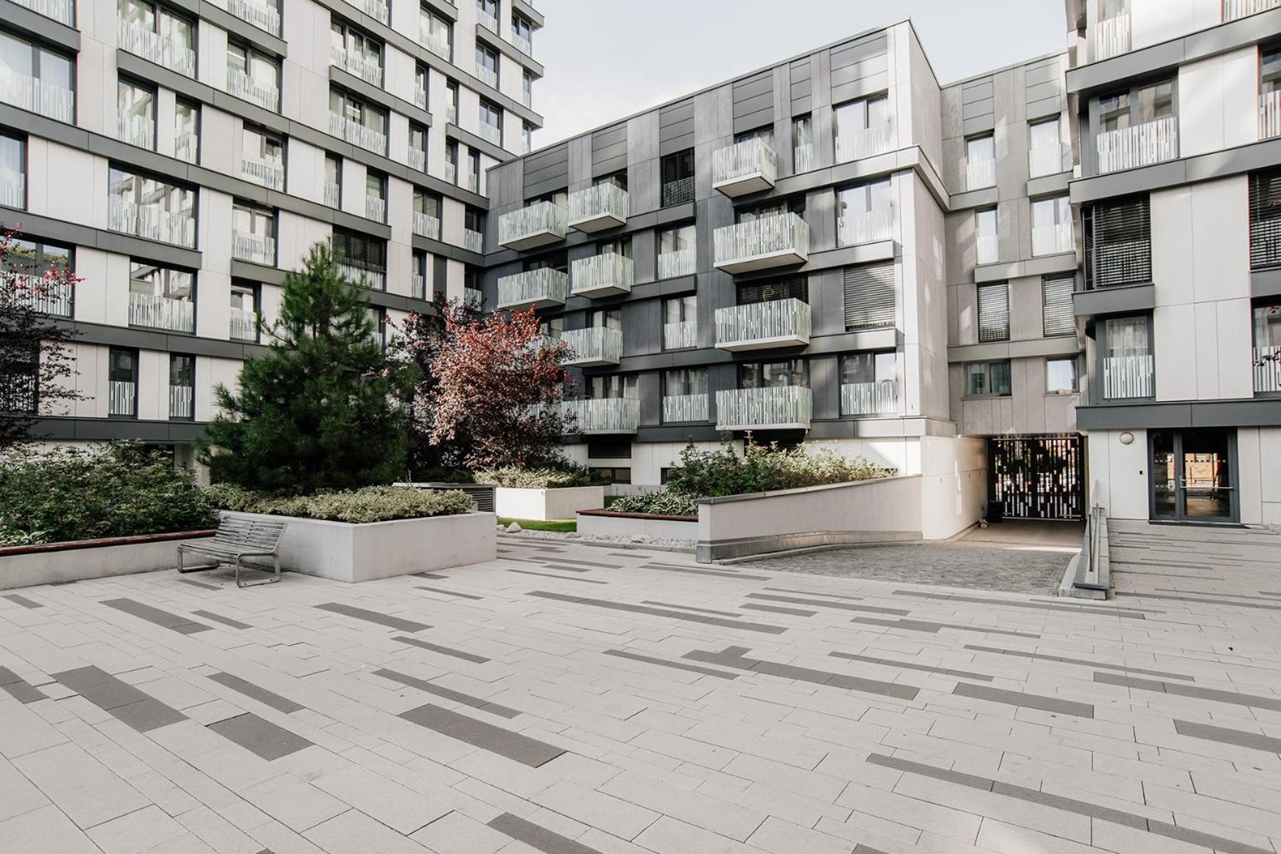 Garden Towers Apartment Прага Екстериор снимка