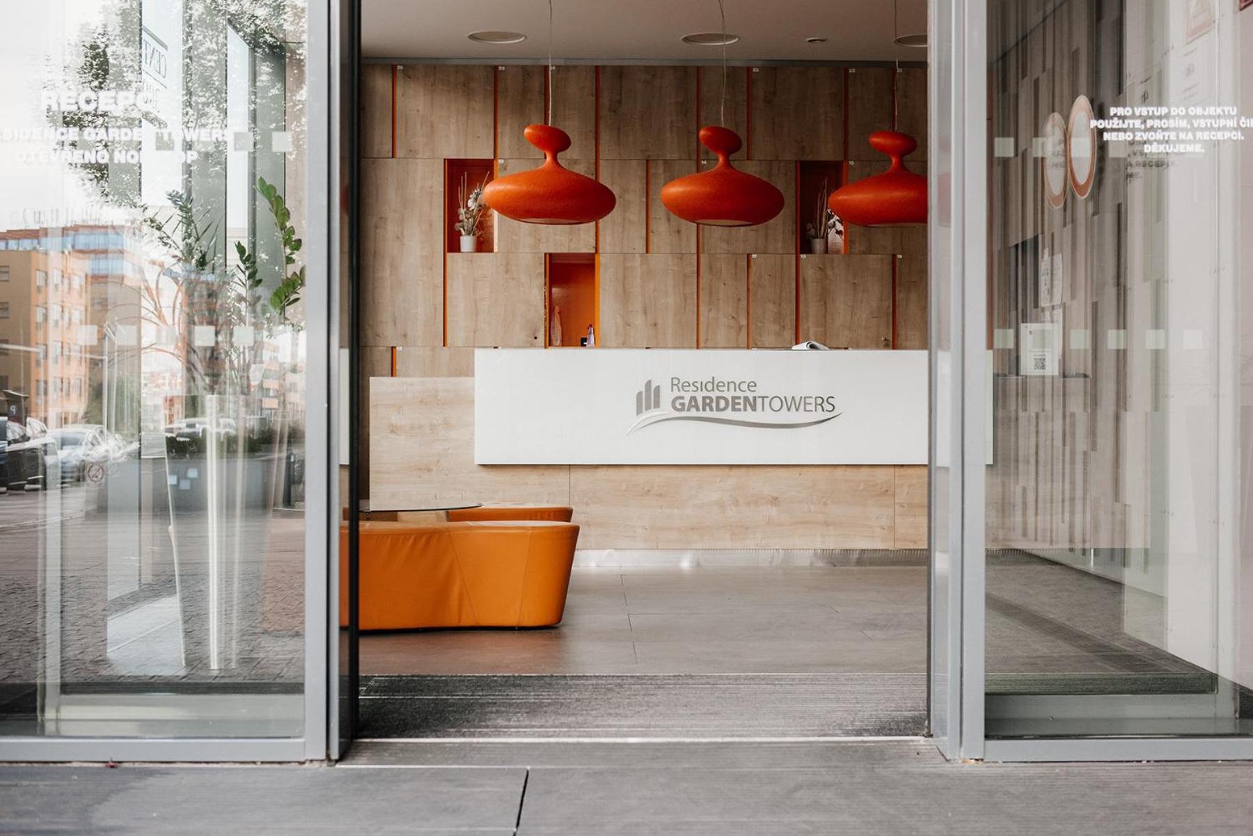 Garden Towers Apartment Прага Екстериор снимка