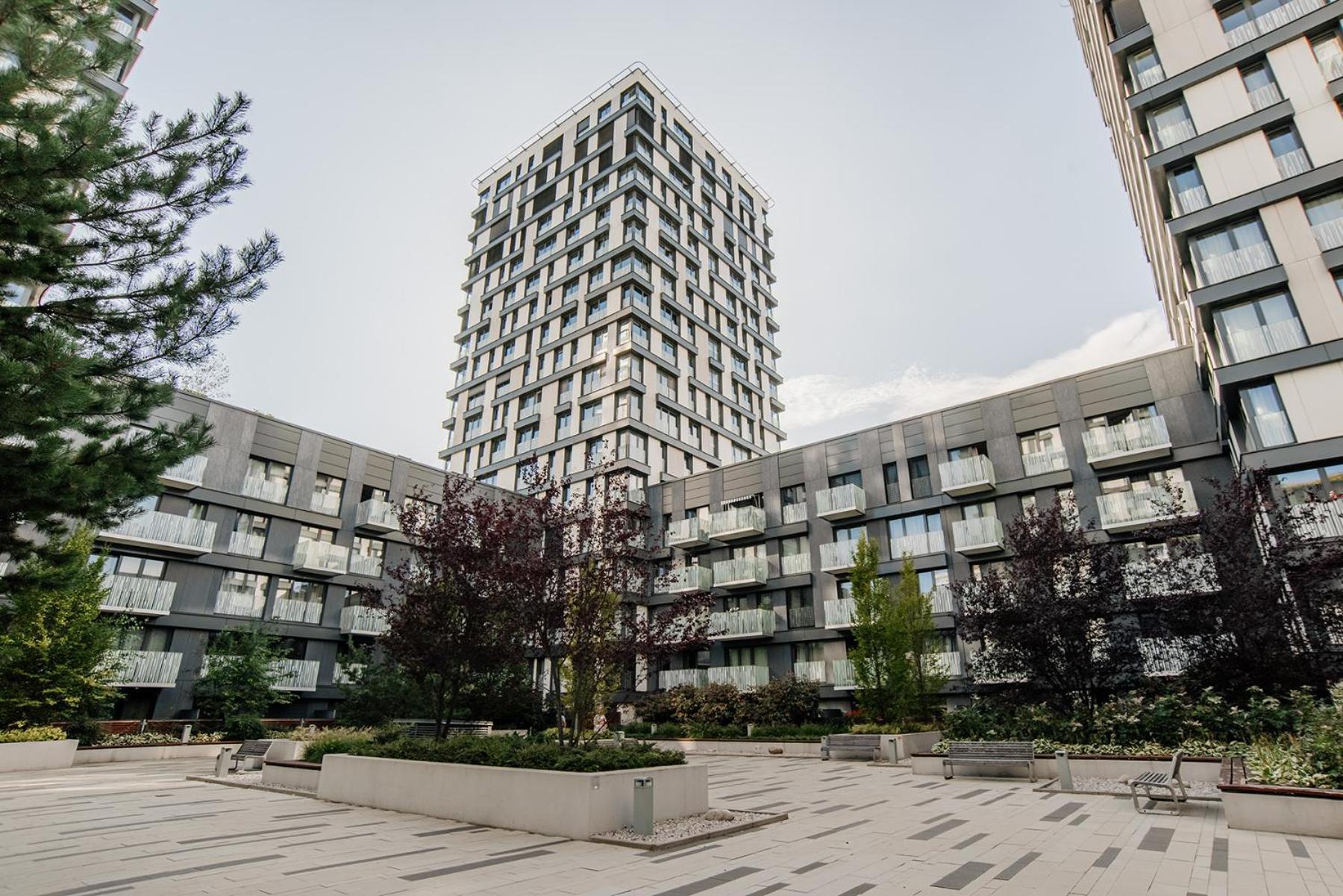 Garden Towers Apartment Прага Екстериор снимка