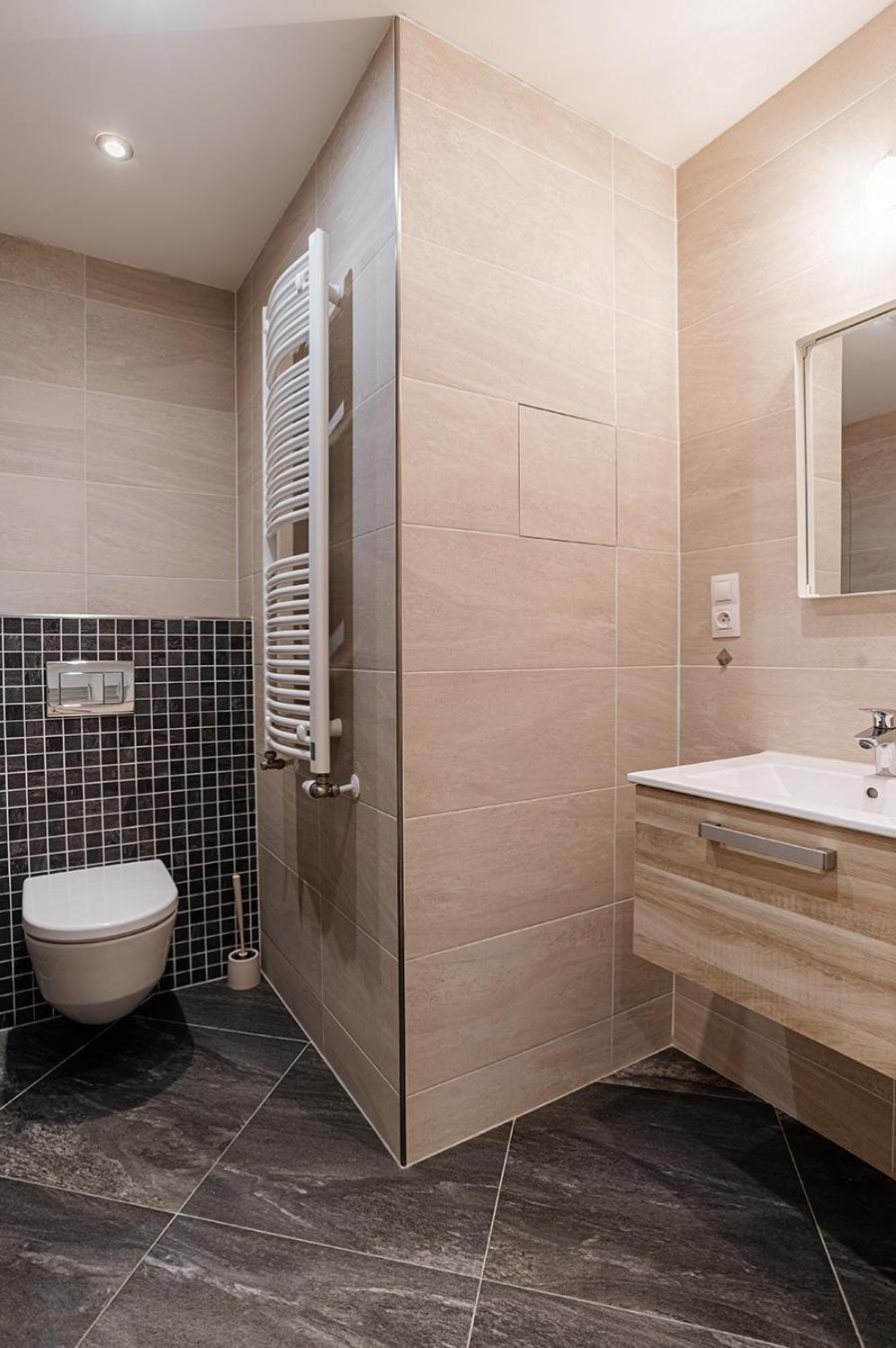 Garden Towers Apartment Прага Екстериор снимка