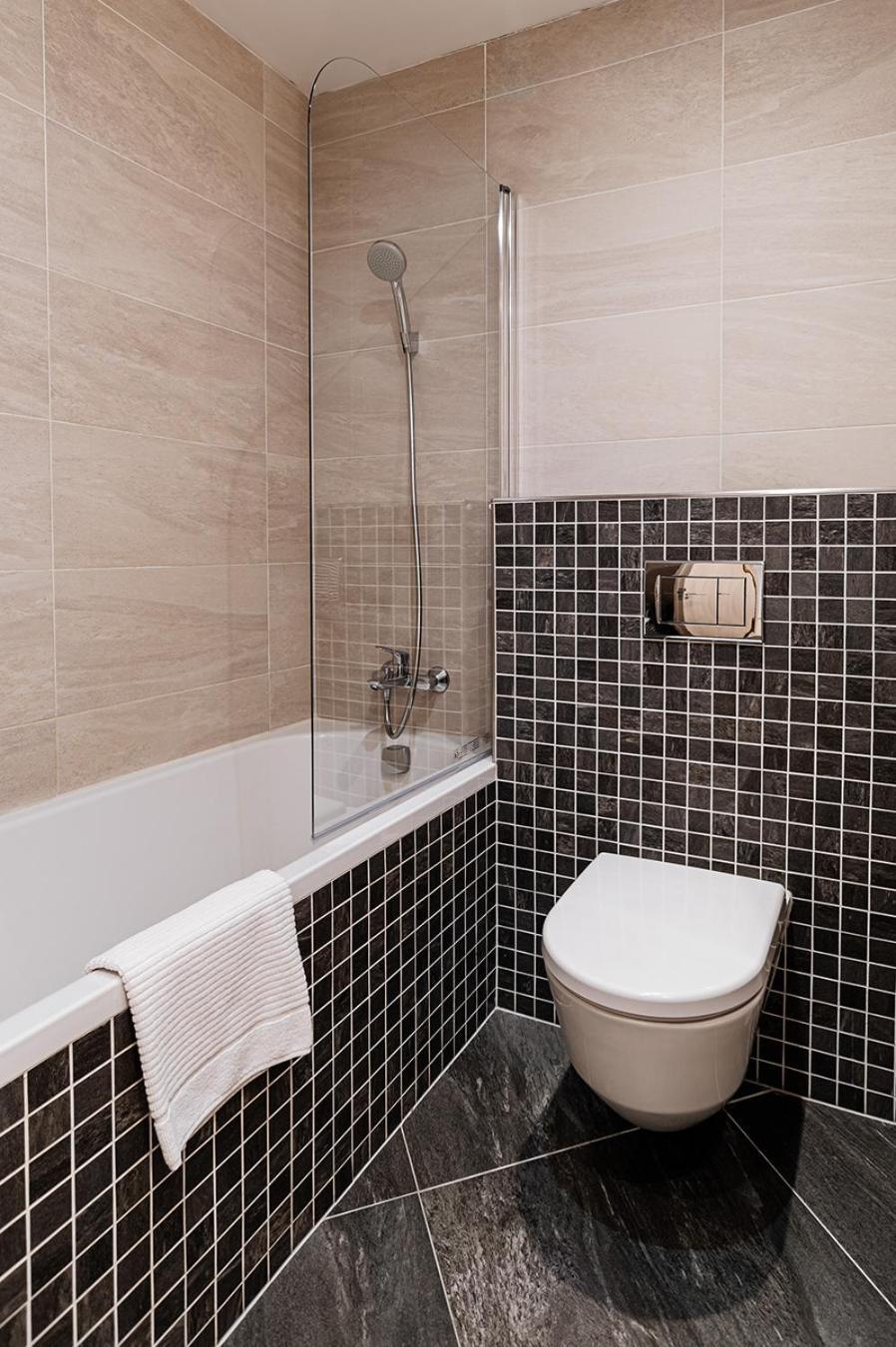 Garden Towers Apartment Прага Екстериор снимка